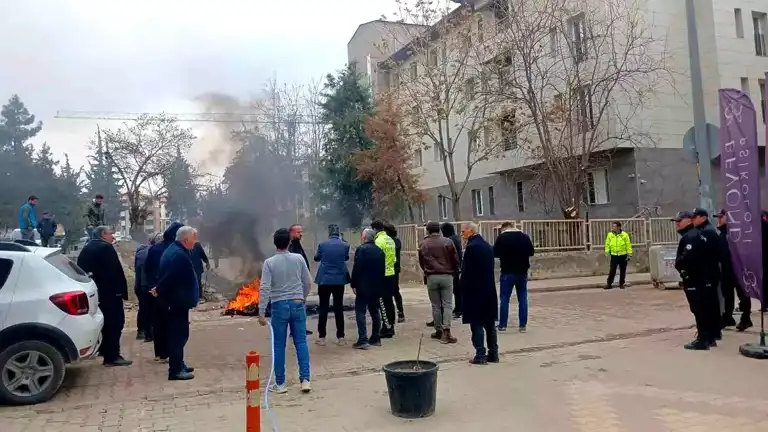 Adıyaman Esnafı Yol Daralmasına Karşı Eylemde Bulundu