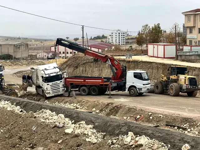 Yoldan Çıkan Tır, Şehir Trafiğini Felç Etti!
