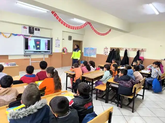 Gölbaşı'nda Öğrencilere Trafik Eğitimi