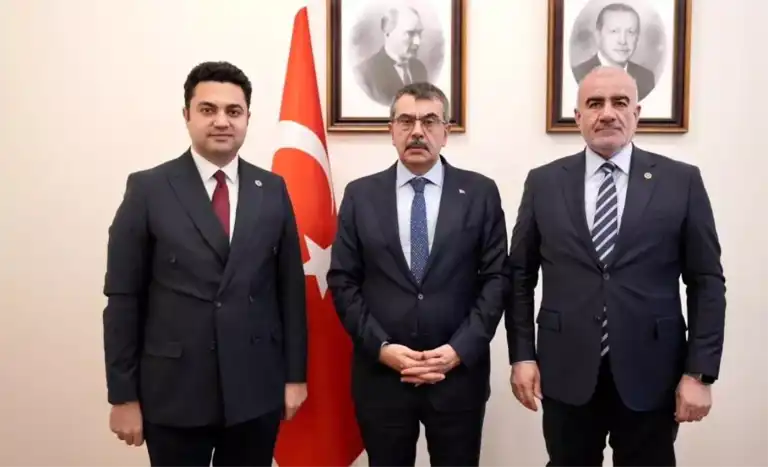 Kaymakam, Bakan'ı Ziyaret Etti: Eğitim Yatırımları Gündemdeydi